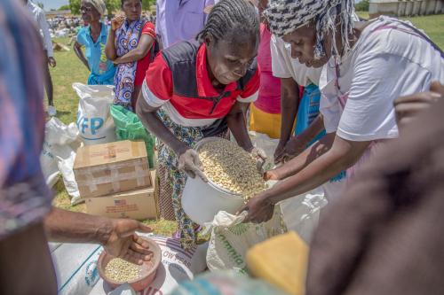 Distribution of food aid in Makoni, Zimbabwe