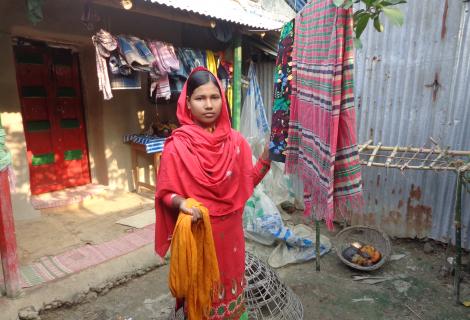 Tamanna,13, is helping her mother with household chores.