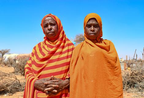 Saafi ilan Waa Raage (left), a displaced mother living in Giro-Sumo IDP Camp, Somalailfn