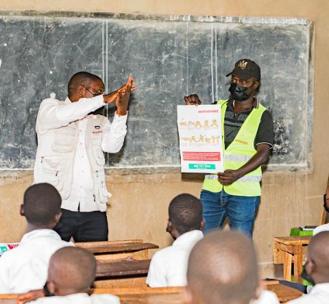 Donate Now: Help communities stop Ebola spreading