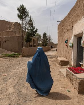 Afghanistan woman