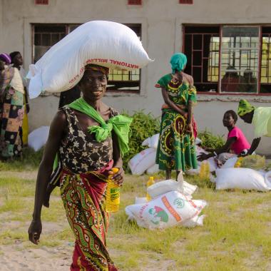 Food distribution in Nalolo